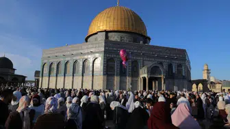 Mescid-i Aksa’da bayram namazı: 140 bin Müslüman aynı safta buluştu