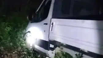 Kamyonet şarampole uçtu