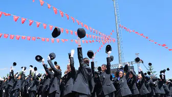 Sivas'ta Gurur Günü! Geleceğin Kahramanları Yemin Etti, Gökyüzü Keplerle Renklendi!