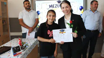 Hafik'te Gezen Sinema Tırı ve Karne Sevinci Bir Arada Yaşandı