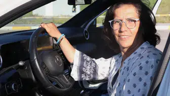 Sivas’ta 56 yaşındaki kadın, annesinin mezarını ziyaret edebilmek için ehliyet aldı, sevincini Kafkas dansıyla kutladı