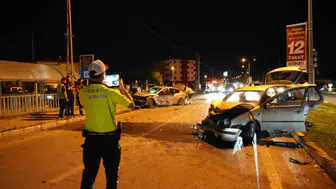 Sivas Yolu Üzerinde Feci Kaza: İki Otomobil Çarpıştı