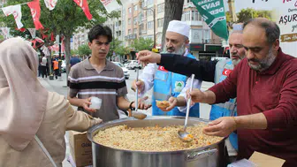 İnönü Bulvarı’nda Görülmemiş Kalabalık! Belediye Başkanı Adem Uzun da Sıraya Girdi!