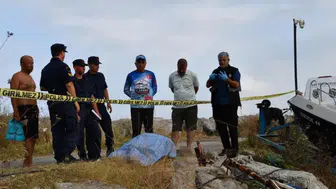 Denize düşen adamın çırpınarak can verdiği anlar görüntülendi
