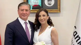 CHP'li vekiller Murat Emir ile Evrim Rızvanoğlu'nun nikahından ilk kare