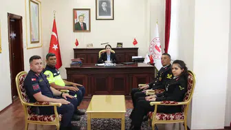 Hafik'te Jandarmadan Sürpriz Ziyaret! Makam Odasında Duygusal Anlar!