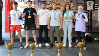Sivaslı Sporculardan WAKO Dünya Kupası’nda Büyük Başarı: 4 Kupa, 5 Madalya ile Döndüler