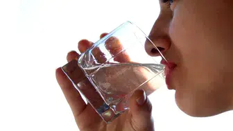 Yaz Sıcaklarında Beslenme Uyarısı: Su ve Mineral Kaybına Dikkat