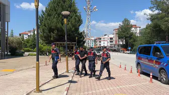 Evdeki Uyuşturucu Partisine Şok Baskın! Kimliğini Görenler Şoke Oldu!