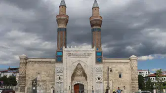 Sivas’ta 752 Yıllık Gök Medrese’ye Hafta Sonu Ziyaretçi Akını