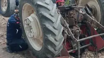 Ters Dönen Traktörün Altında kaldı