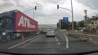 Sakarya'da Korkunç Kaza! Tıra Çarptı, O Anlar Kameraya Saniye Saniye...