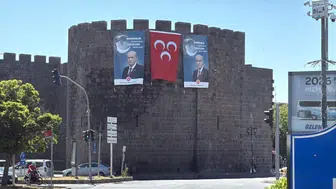 Diyarbakır Surlarında Hareketli Dakikalar! Görenler Durup Bir Daha Baktı