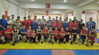 Sivas Demirspor'dan Minikler Türkiye Güreş Şampiyonası'na 30 Sporcu