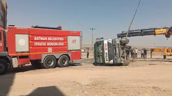 Marangozlar Sitesi Girişinde Kaza: Beton Mikseri Yan Yattı