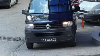 Bilecik'te Kaldırıma Park Eden Resmi Araç Yayaları Çileden Çıkardı