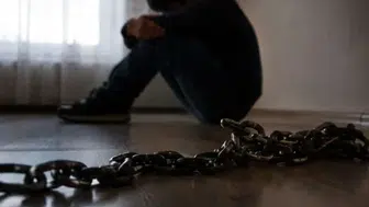 15 yaşındaki engelli çocuk zincirle bağlı halde bulundu
