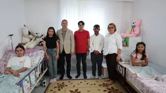 Sivas'ta Trafik Kazasında Anne ve Babalarını Kaybeden Kardeşlere Başkan Uzun'dan Ziyaret