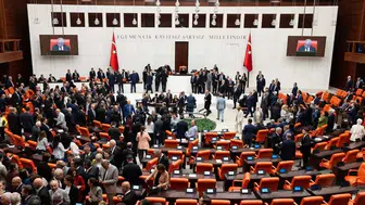 Çerçeve yasa 467 oyla kabul edildi partilere göre oy dağılımı belli oldu