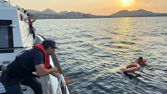 Sahil Güvenlik Ekiplerinden Bodrum'da İlginç Operasyon: Yüzerek Kaçmaya Çalıştı