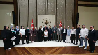Cumhurbaşkanı Erdoğan, hayatını kaybeden öğrencilerin ailelerini Külliye’de ağırladı