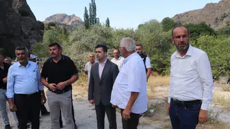 Suşehri’nde Köy Yollarında Asfalt Çalışmaları Sürüyor