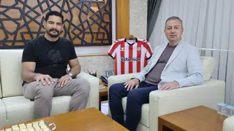 Taha Akgül'den Başkan Adem Uzun'a Ziyaret