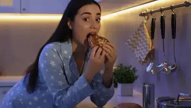 Gece yemek yiyenler dikkat! Sessizce ilerliyor ve hayatı mahvediyor