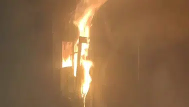 Apartmanın Elektrik Panosu Yandı, Alevler Binaya Sıçramadan Söndürüldü