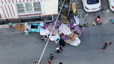 Hasta annesine refakat etti diye eşi tarafından sokağa atıldı 4 yaşındaki oğluyla sokakta kaldı