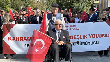 Yürüyüşe Tekerlekli Sandalyesiyle Katılan Gaziden Tarihi Çağrı