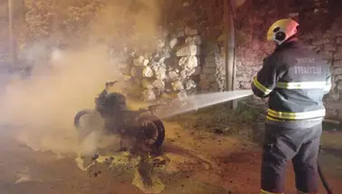 Hatay'da Motosiklet Alevlere Teslim Oldu! Geriye Demir Yığını Kaldı