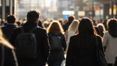 Kalabalık ortamlara girerken siyah giymeyin! Nedeni bakın neymiş...