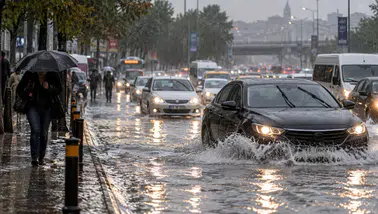 İstanbul İçin Yeni Alarm: Cuma Sabahı Şiddetli Yağış Geliyor