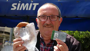 Engelli Simitçiden Örnek Davranış: Askıda Simit Uygulaması!