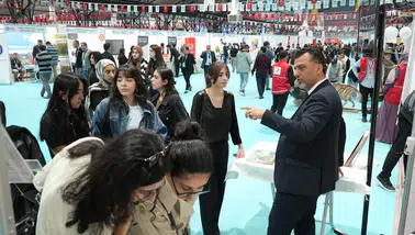 İpekyolu Kariyer Fuarı’nda Basın İlan Kurumu Standına Öğrencilerden Yoğun İlgi