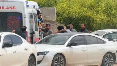 İnşaat İşçilerinin Sopalı Kavgasında Ambulansa Saldırı Girişimi