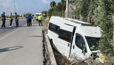 Kaçırdığı minibüsle kaza yapıp öldü