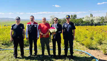 Kaymakam Koca, Tatlıcak Mezrası’ndaki Şakayık Bahçesini İnceledi