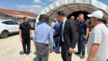 Kaymakam Veli Avcı, Yenikarahisar Mahallesi'nde Vatandaşlarla Buluştu