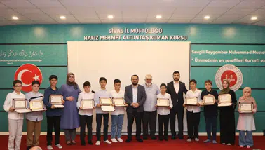 Sivas’ta Hafızlık Belgesi Almaya Hak Kazanan Öğrenciler İçin Tören Düzenlendi