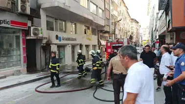 Sivas’ta ATM Yangını Paniğe Neden Oldu: Alevler Binaya Sıçradı!