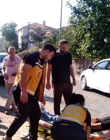 Gazi Caddesi Kesişiminde Korkutan Kaza: Yaralı Sürücü Hastaneye Kaldırıldı