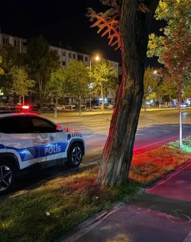 Otostopla aracına aldığı şahıslar tarafından bıçaklandı