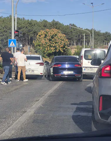 Eskişehir Odunpazarı'nda 3 Araçlı Trafik Kazası: Şans Eseri Yaralanan Olmadı