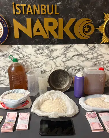 Esenyurt'ta Uyuşturucu Operasyonu: 13 Kilo 550 Gram Metamfetamin Ele Geçirildi
