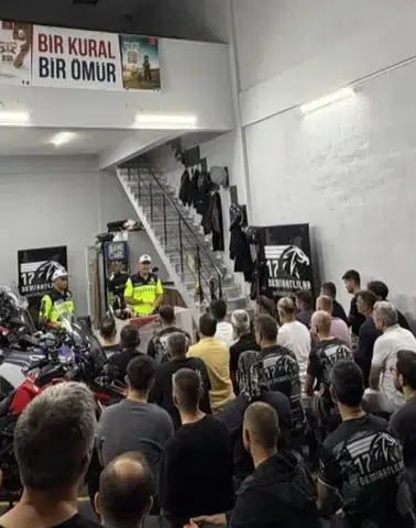 Çanakkale'de Jandarmadan Motosikletlilere Sıkı Denetim Ve Bilgilendirme