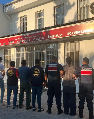 Manisa Alaşehir’de 21 Adrese Eş Zamanlı Baskın: Uyuşturucu Tacirlerine Darbe