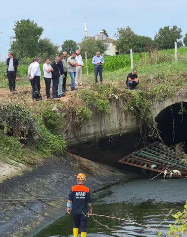 Bafra'da Otomobil Sulama Kanalına Uçtu: 1 Yaralı, Kayıp Sürücü Aranıyor