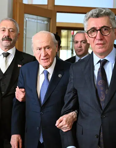 MHP Genel Merkezi'nde Sarallar ve Şahinler Aileleri Buluştu
